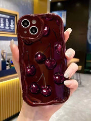 Slatka bordo futrola za telefon sa talasastim asimetričnim okvirom u stilu višnje