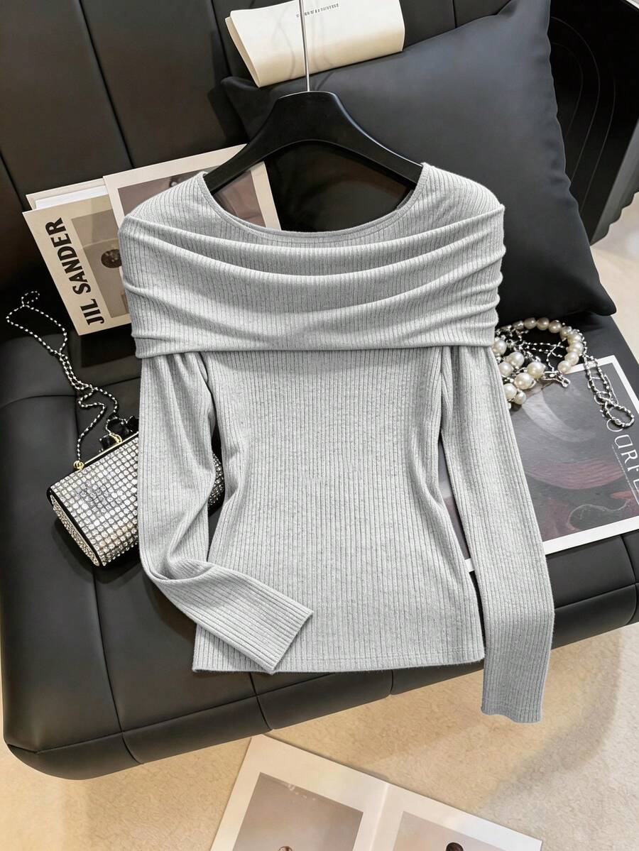 Clasi Majica plus size od crnog pletenog materijala, regular kroja, dugih rukava, sa perla detaljima