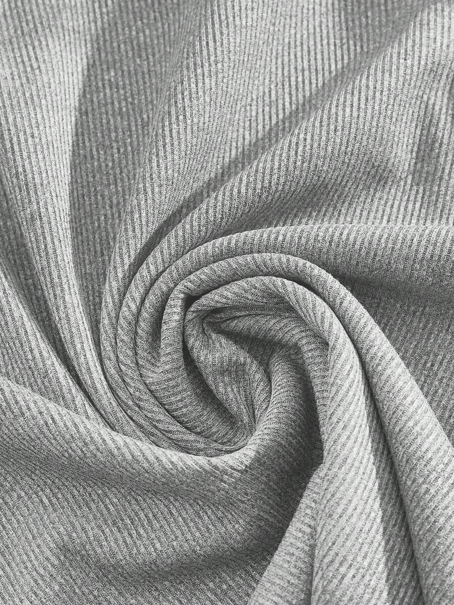 Clasi Majica plus size od crnog pletenog materijala, regular kroja, dugih rukava, sa perla detaljima