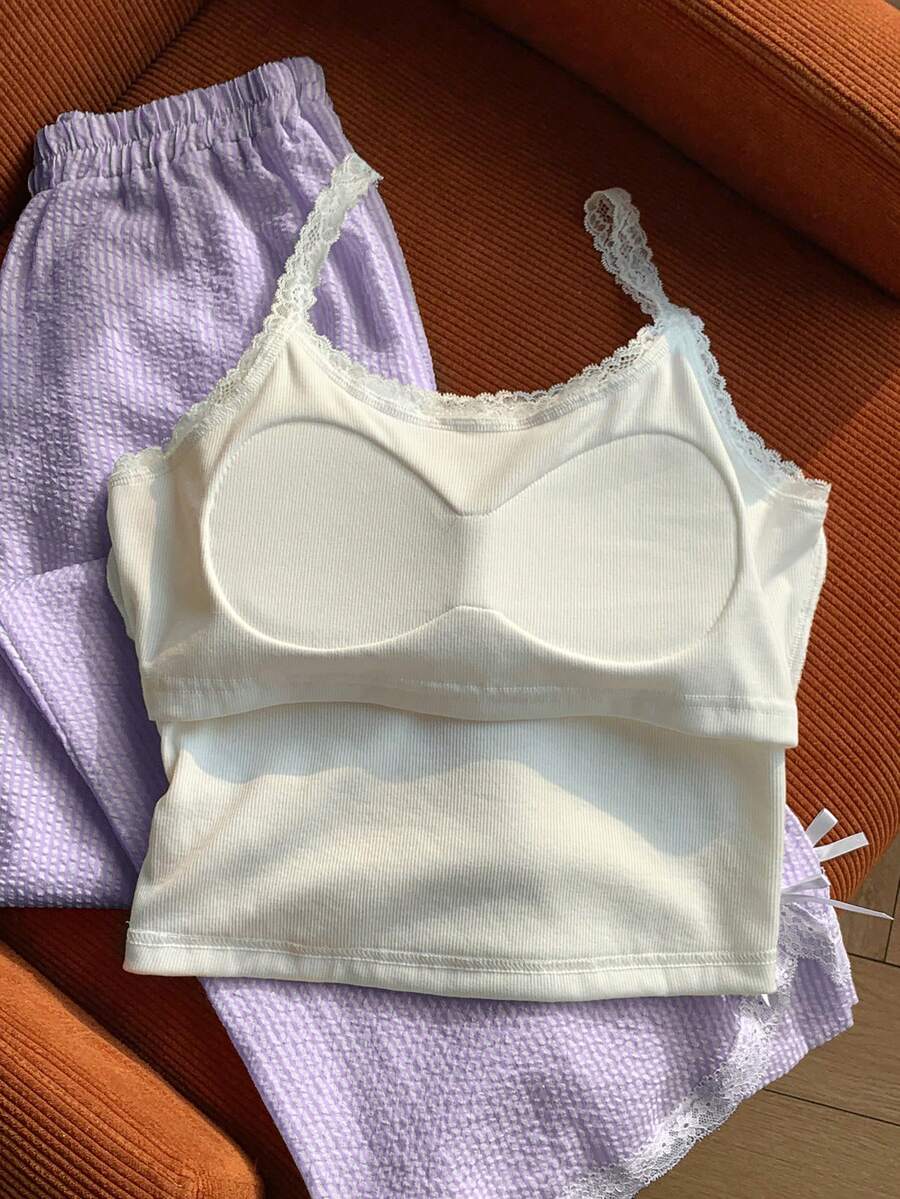 Ženski komplet  Majica sa Čipkastim Rubom i Prugaste Pantalone