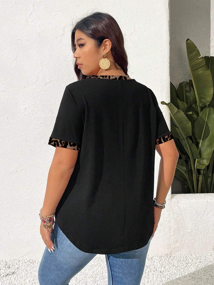 Majica plus size sa leopard printom, kontrastnim ivicama i V-izrezom