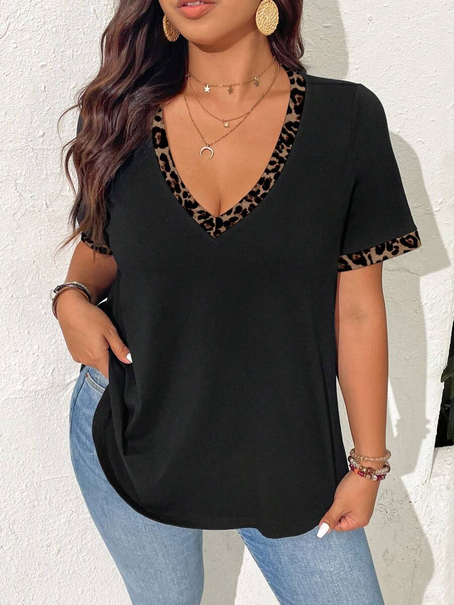 Majica plus size sa leopard printom, kontrastnim ivicama i V-izrezom
