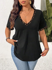 Majica plus size sa leopard printom, kontrastnim ivicama i V-izrezom