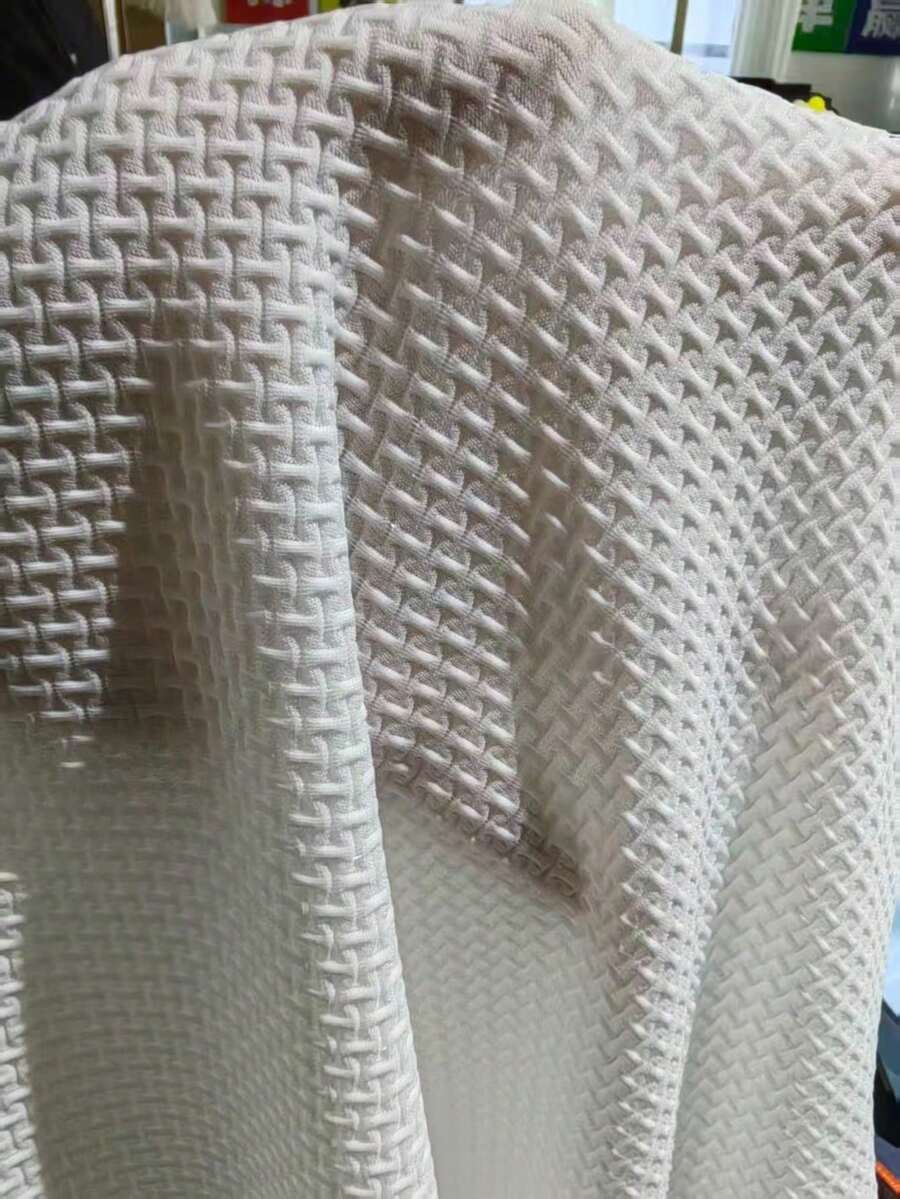Elegantna muška polo majica sa vezenim uzorkom