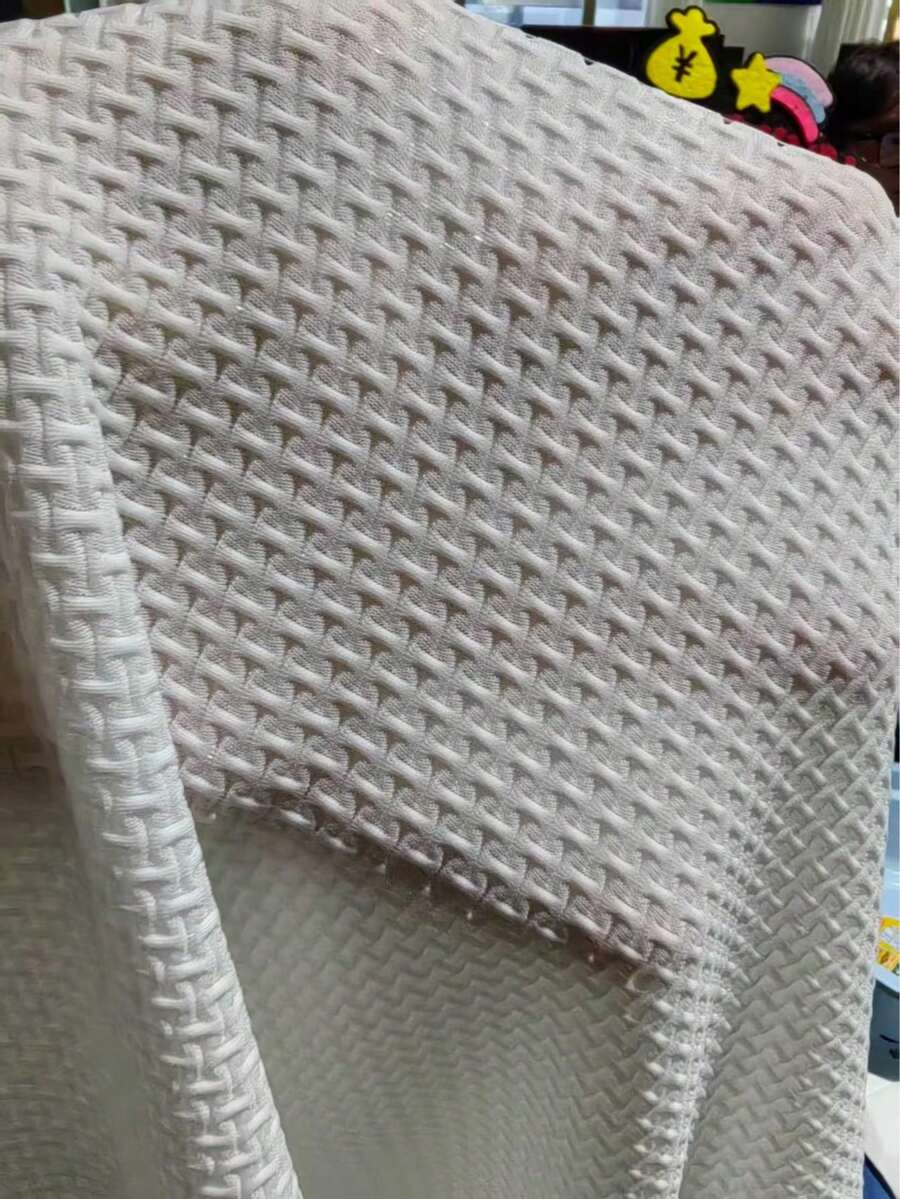 Elegantna muška polo majica sa vezenim uzorkom