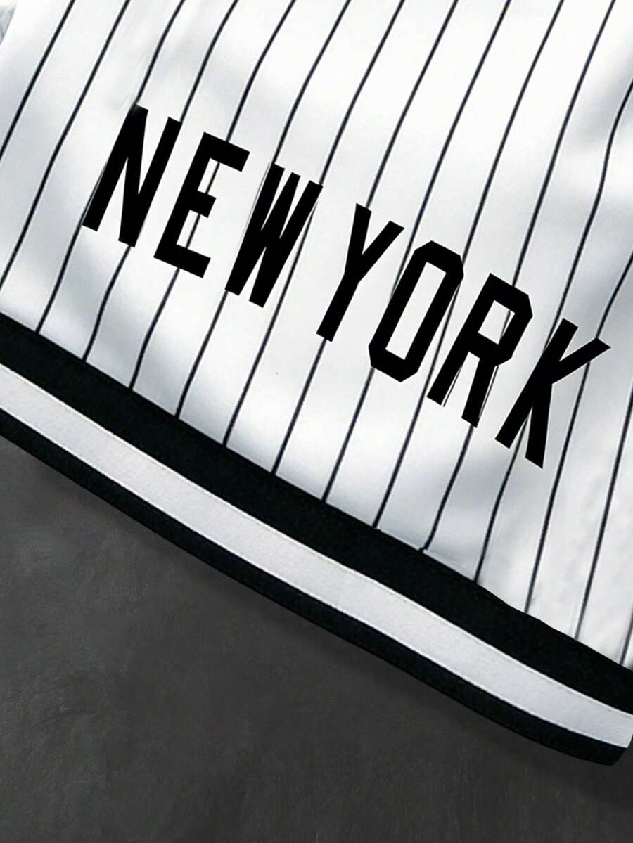 Muški letnji set od 2 komada: crno-belo prugasti bejzbol dres kratkih rukava sa New York printom i šorts