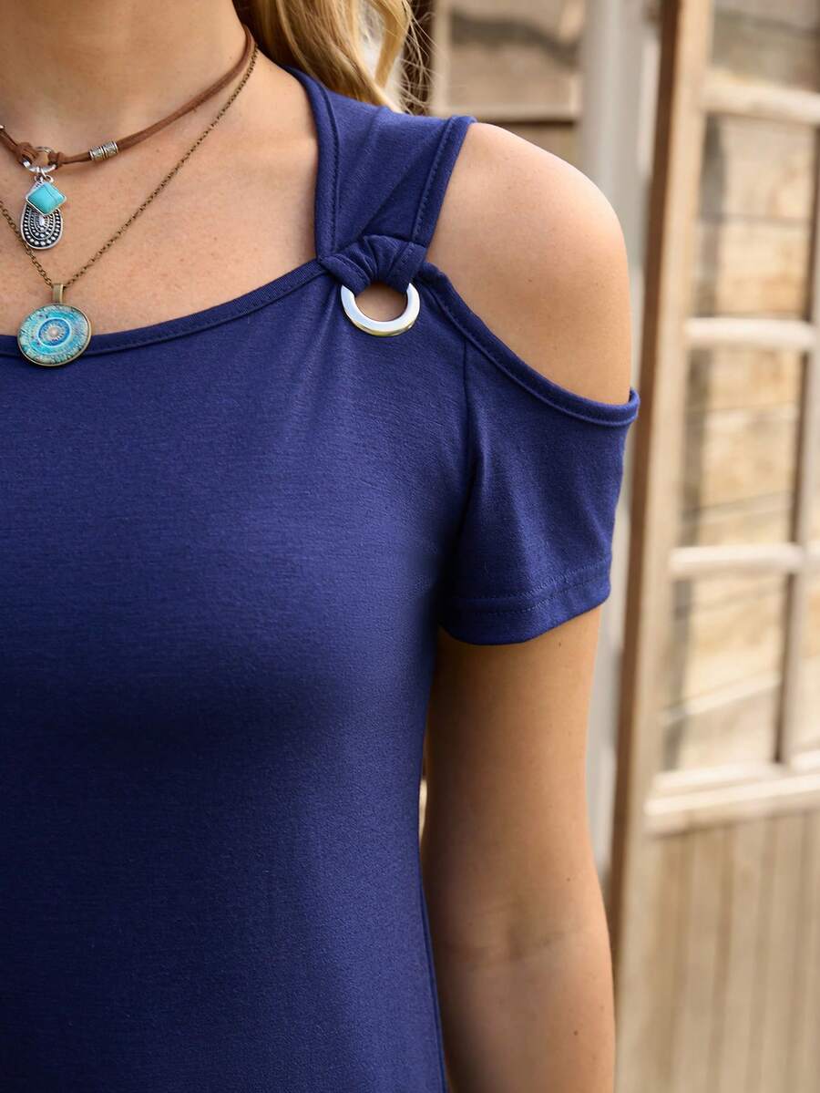 Ženska Haljina sa Otvorenim Ramenima – Elegantna i Modernа