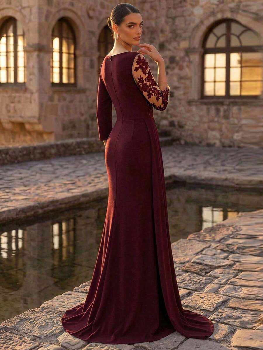 Elegantna luksuzna haljina sa mrežastim rukavima sa perlama, nabranim detaljima i donjim delom u stilu sirene