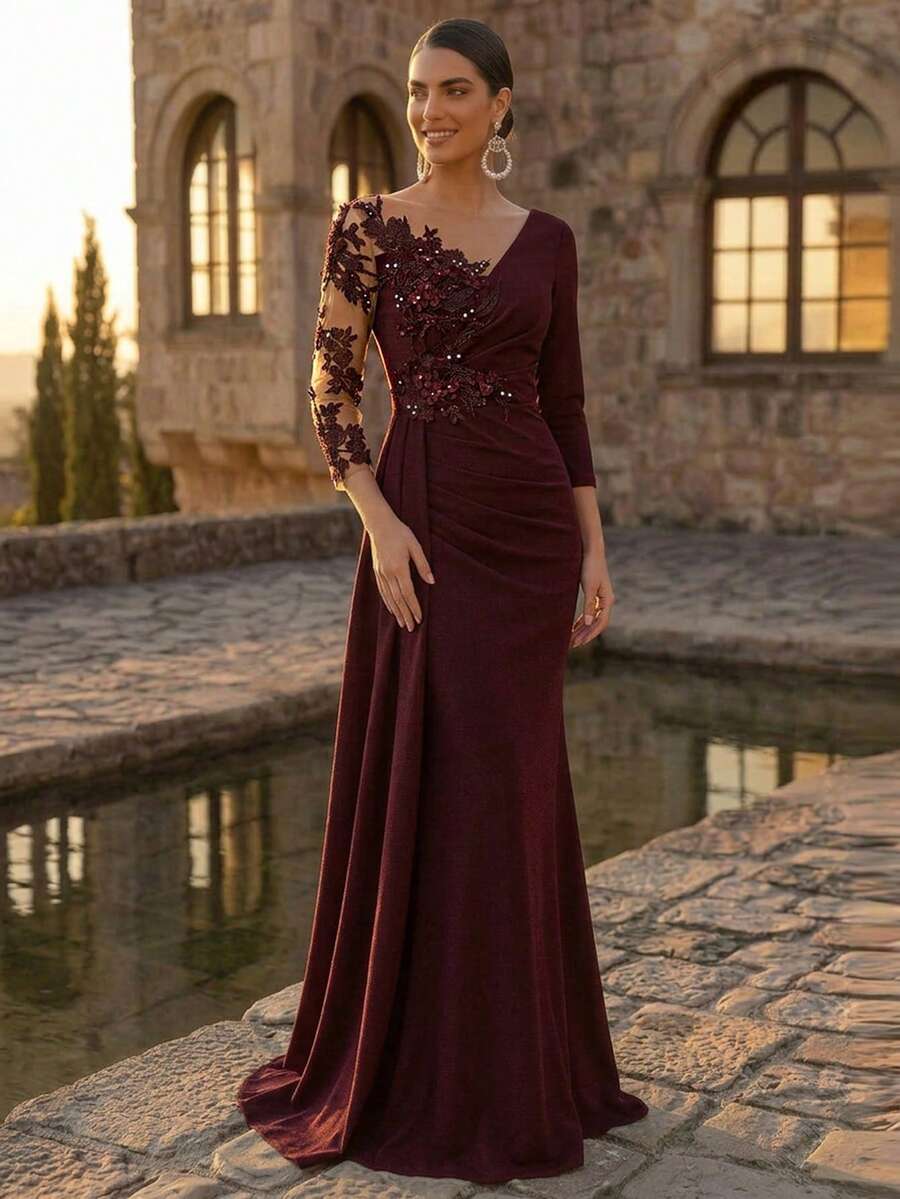 Elegantna luksuzna haljina sa mrežastim rukavima sa perlama, nabranim detaljima i donjim delom u stilu sirene