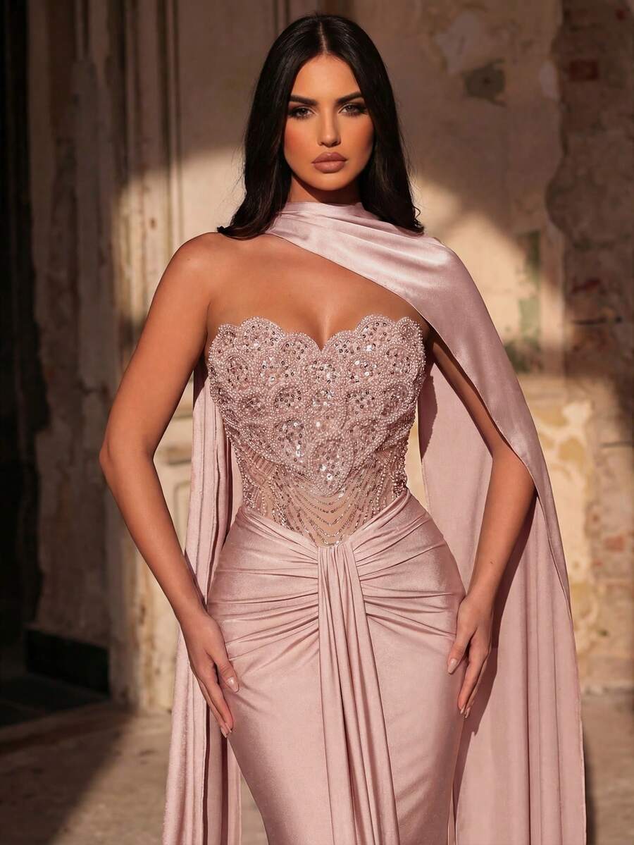 Elegantna luksuzna haljina od elastičnog materijala sa perlicama