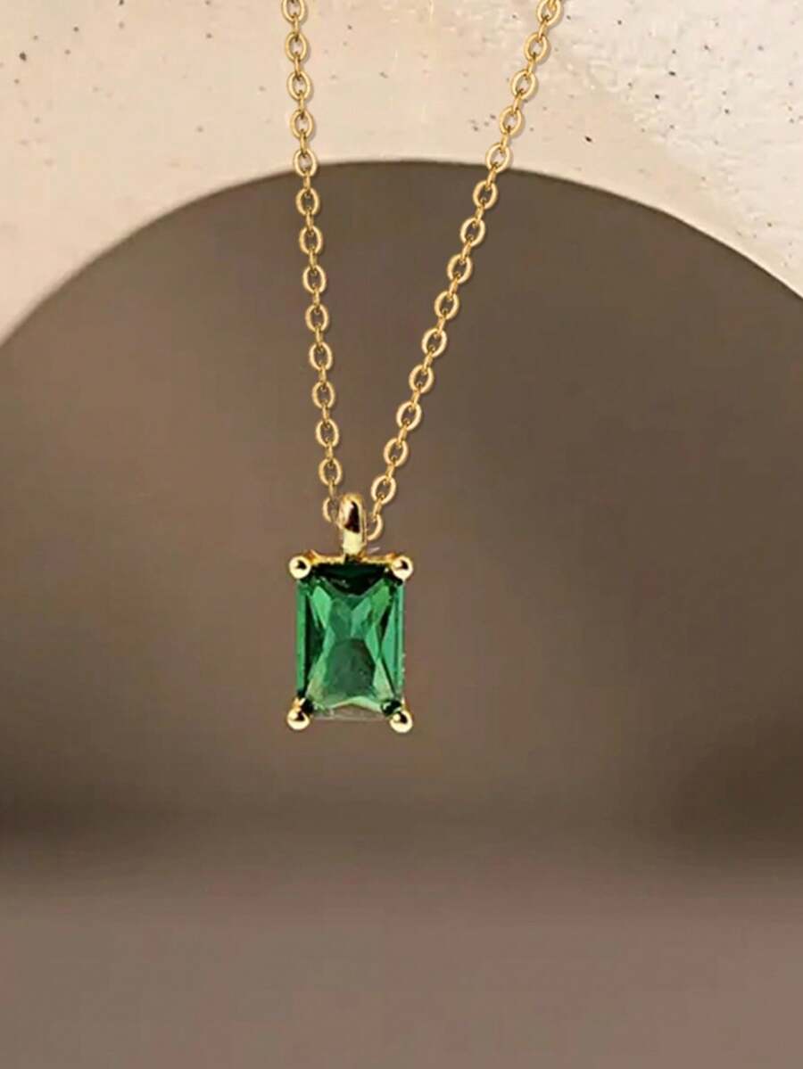 Elegantna ženska ogrlica sa priveskom od kubnog cirkona