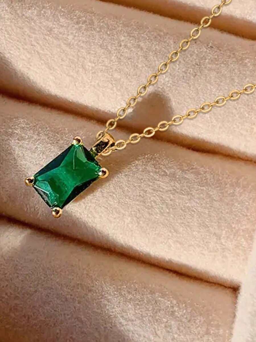 Elegantna ženska ogrlica sa priveskom od kubnog cirkona
