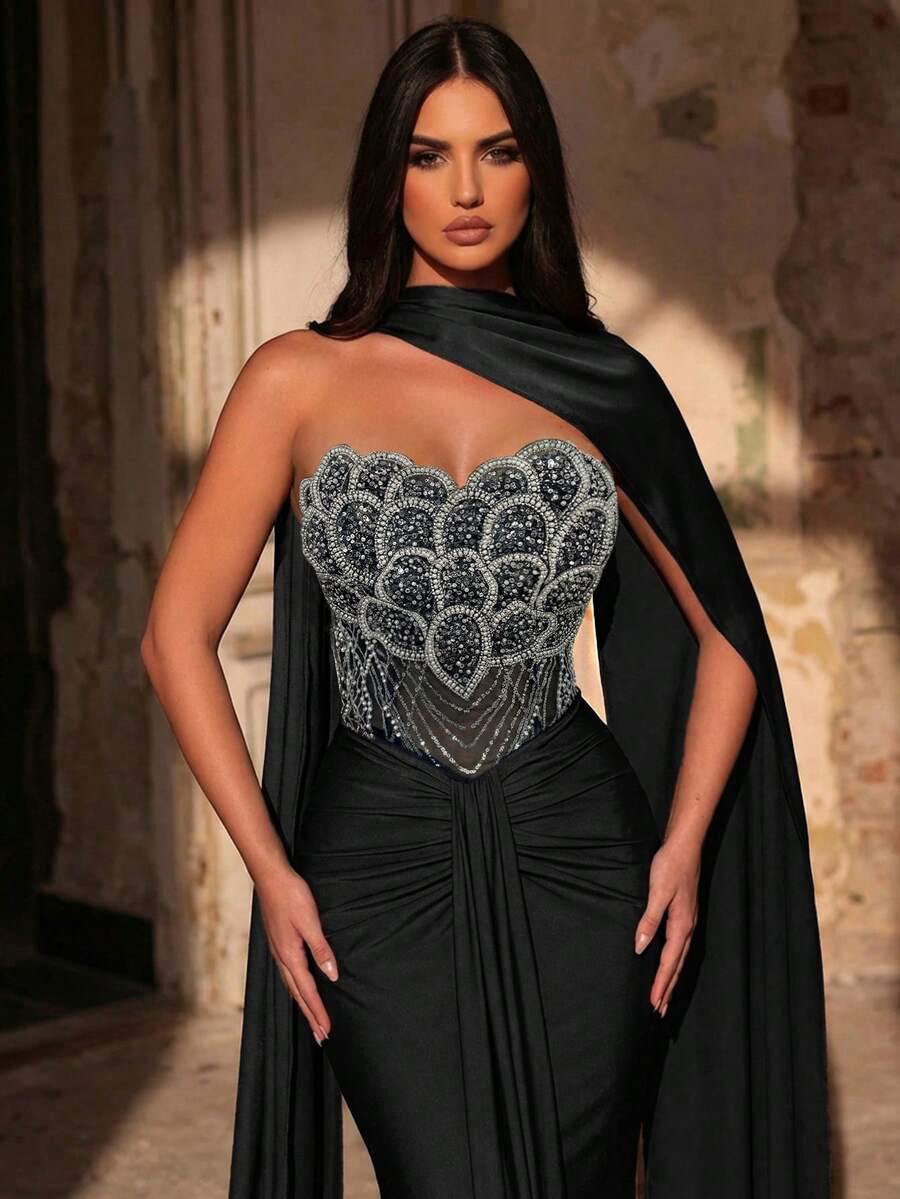 Elegantna luksuzna haljina od elastičnog materijala sa perlicama