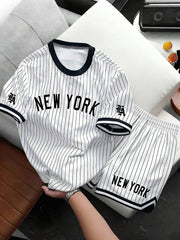 Muški letnji set od 2 komada: crno-belo prugasti bejzbol dres kratkih rukava sa New York printom i šorts