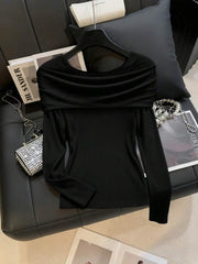 Clasi Majica plus size od crnog pletenog materijala, regular kroja, dugih rukava, sa perla detaljima