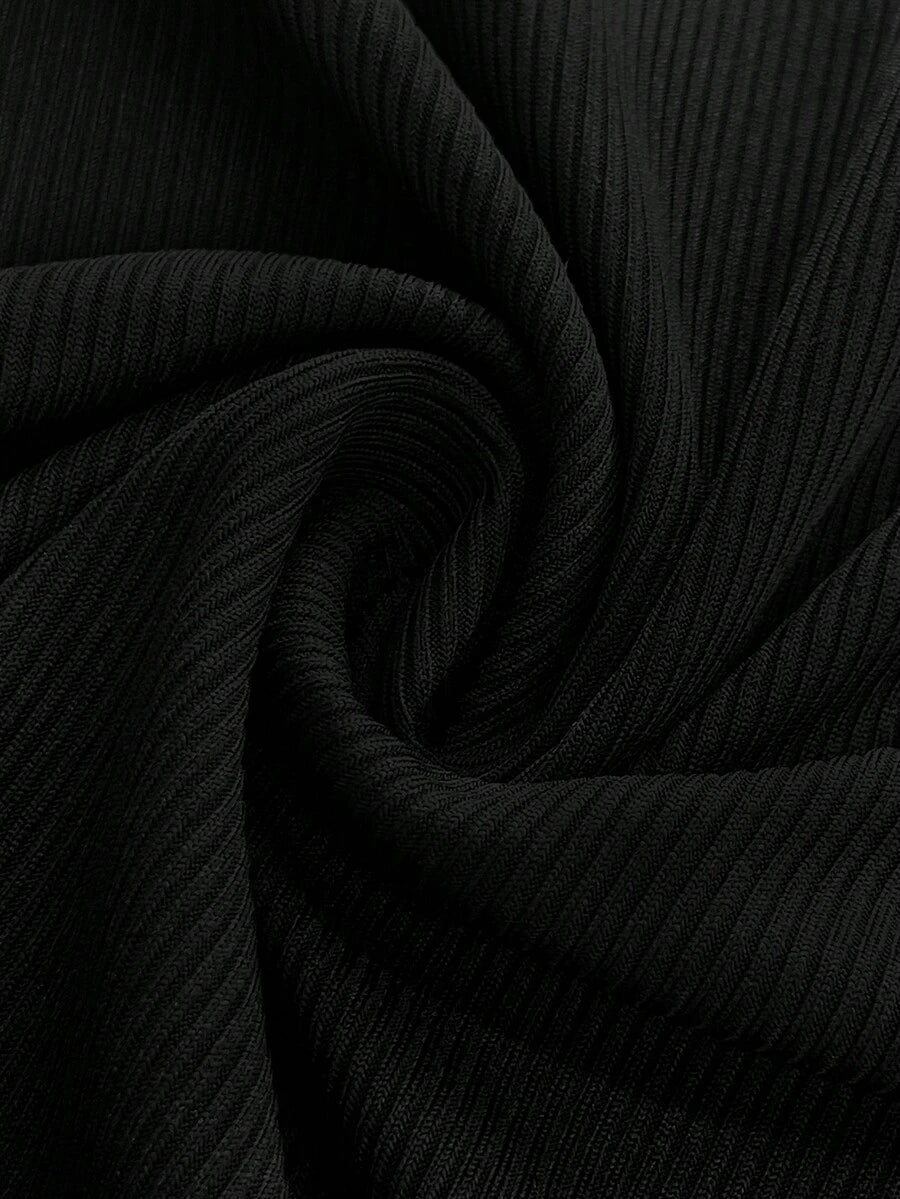 Clasi Majica plus size od crnog pletenog materijala, regular kroja, dugih rukava, sa perla detaljima