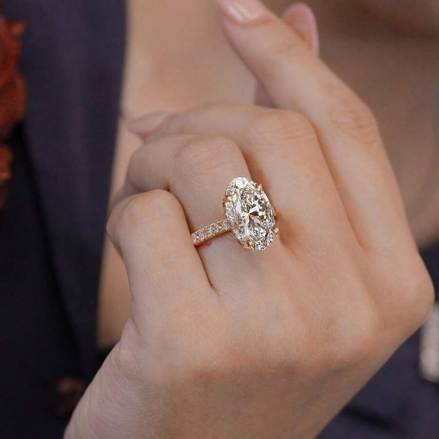 Prsten sa ovalnim cirkonom pozlaćen 18K zlatom, luksuzan elegantan