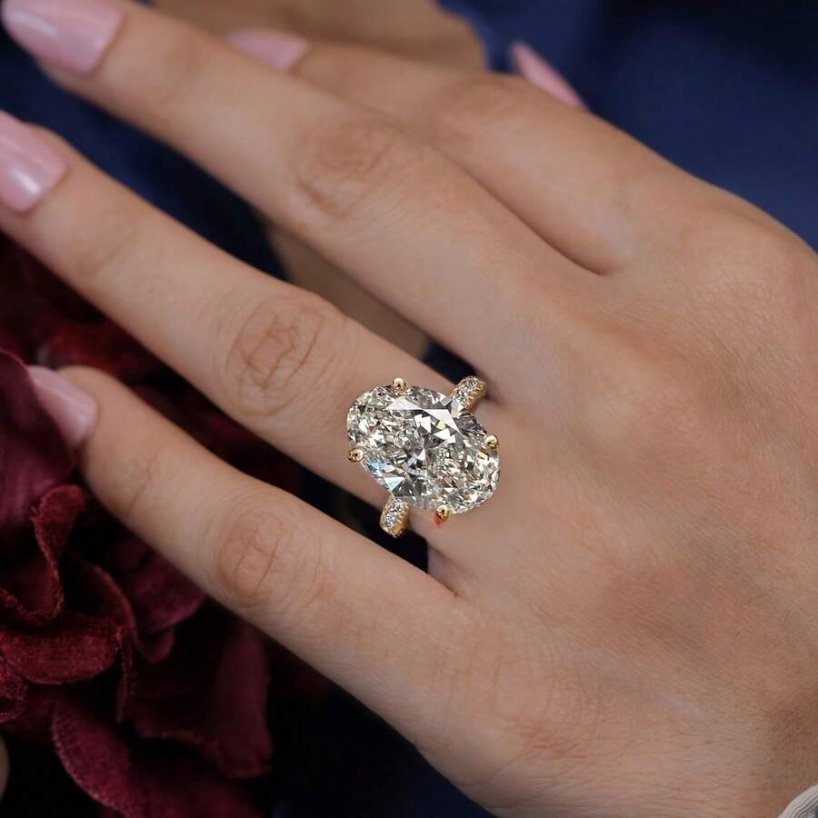 Prsten sa ovalnim cirkonom pozlaćen 18K zlatom, luksuzan elegantan