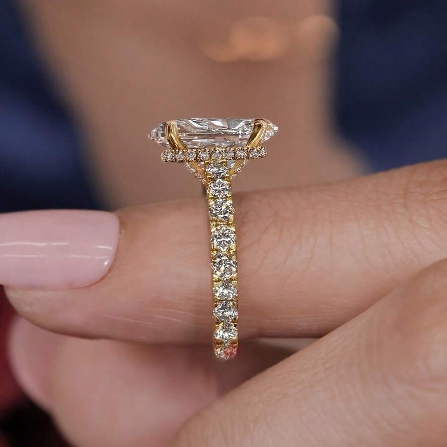 Prsten sa ovalnim cirkonom pozlaćen 18K zlatom, luksuzan elegantan