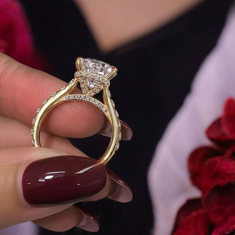 Prsten sa ovalnim cirkonom pozlaćen 18K zlatom, luksuzan elegantan