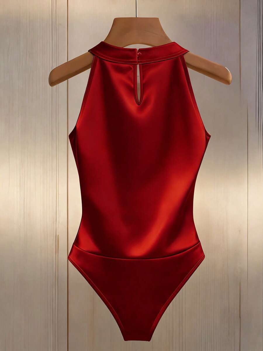 Uski seksi bodis za žene sa halter izrezom i perlicama