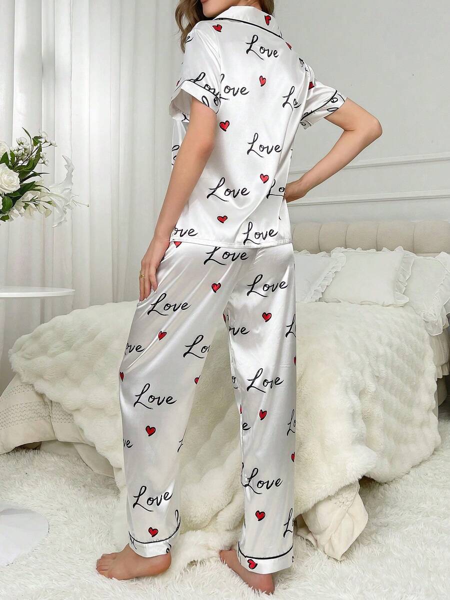 Svilena pidžama set sa printom slova i srca