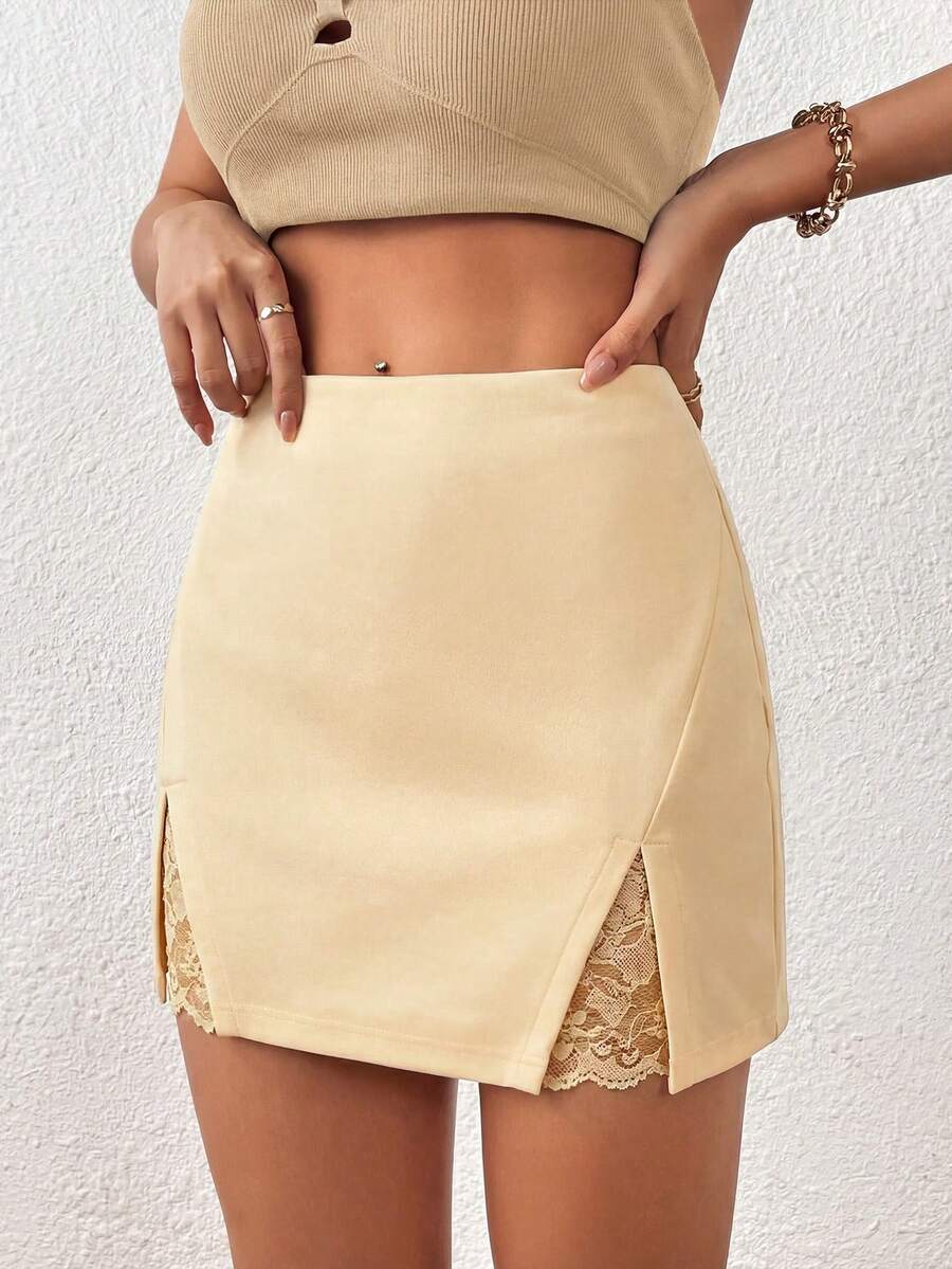 Kontrastna Čipkana Suknja- šorts