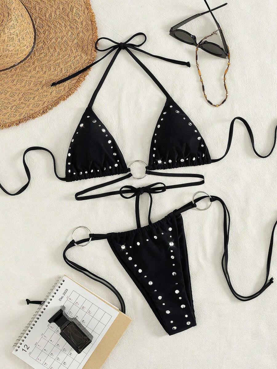 Jednobojni sjajni bikini sa dekoracijom