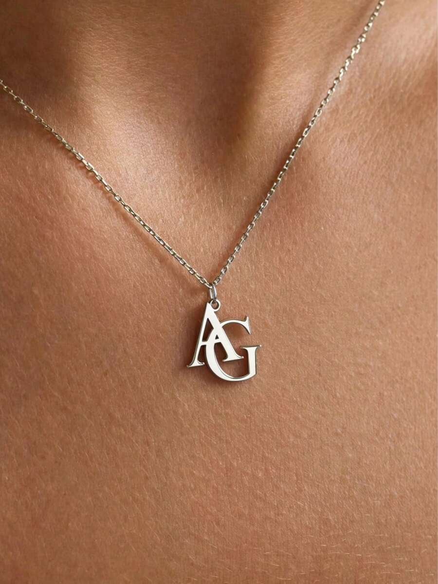 Elegantna personalizovana ogrlica sa priveskom sa kombinacijom dva slova