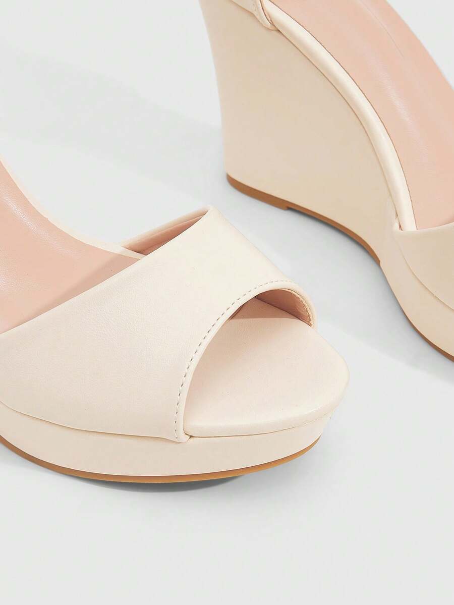 Ženske sandale sa kaišem oko gležnja i otvorenom prstom, elegantne platforme