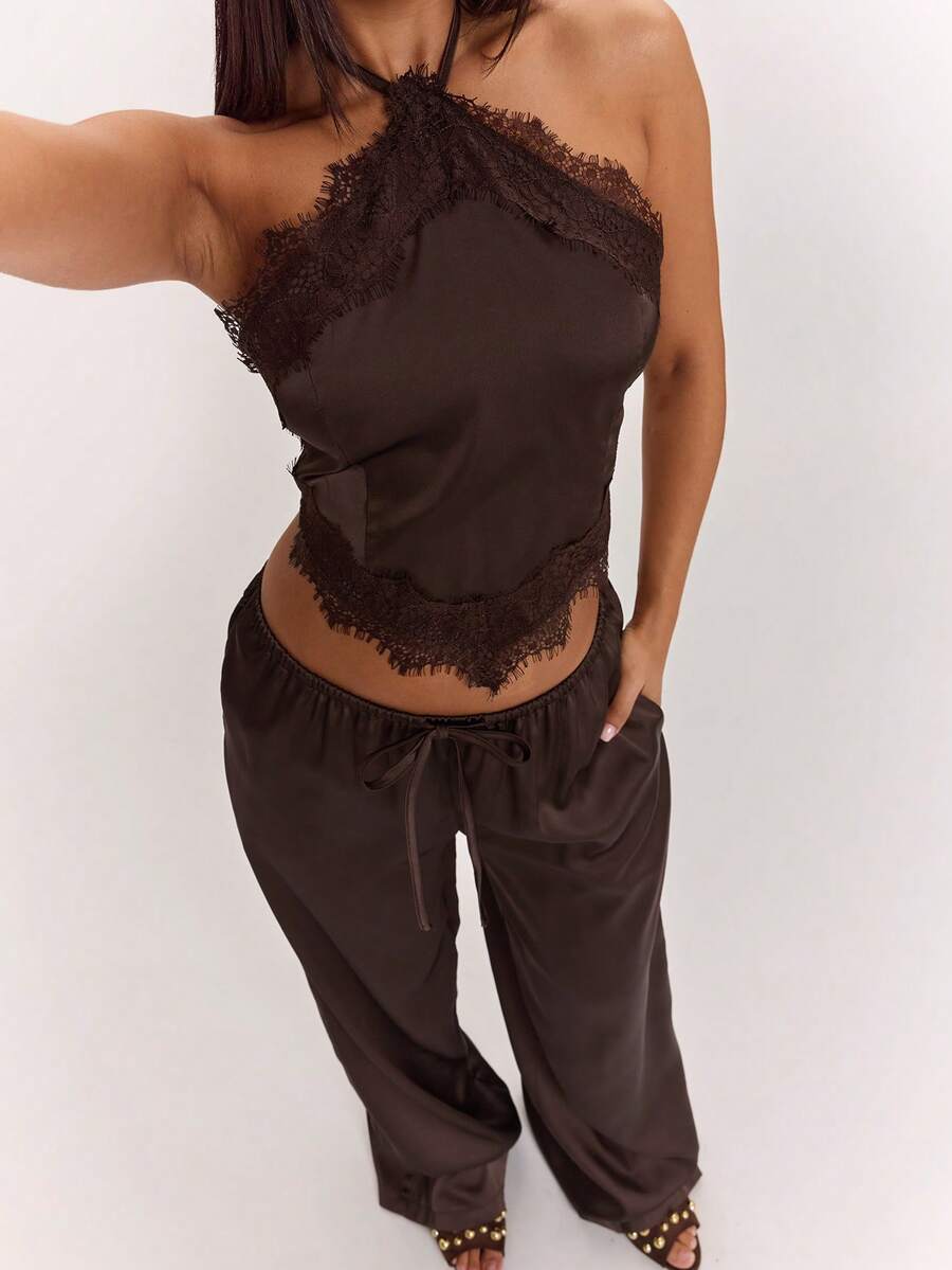 Komplet -  Ženski top i pantalone u boji sa kontrastnom čipkom
