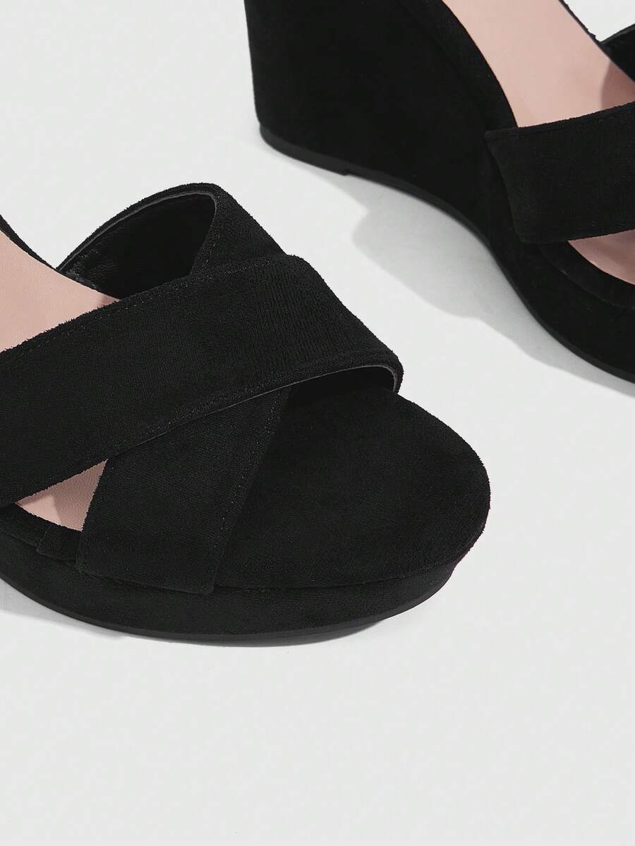 Ženske sandale sa kaišem oko gležnja i otvorenom prstom, elegantne platforme
