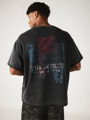 Majica oversize kroja sa acid wash efektom, grunge printom na leđima i logotipom na grudima