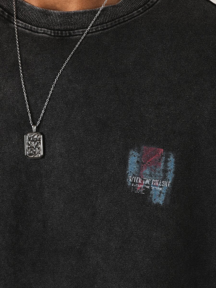 Majica oversize kroja sa acid wash efektom, grunge printom na leđima i logotipom na grudima