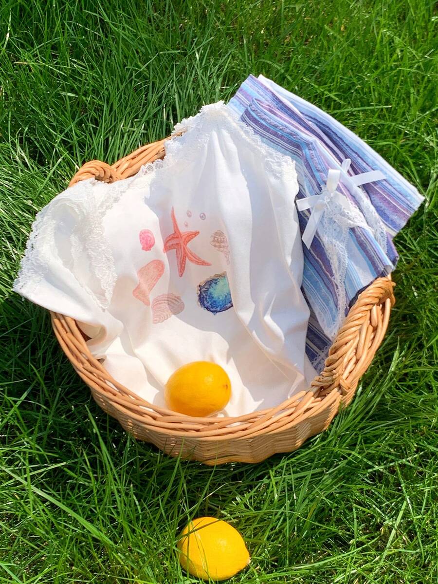 Ženski komplet  Majica sa Čipkastim Rubom i Prugaste Pantalone