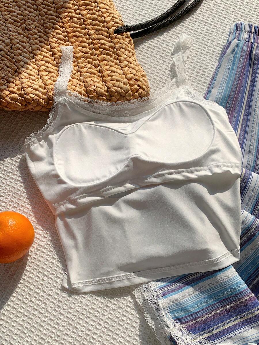 Ženski komplet  Majica sa Čipkastim Rubom i Prugaste Pantalone