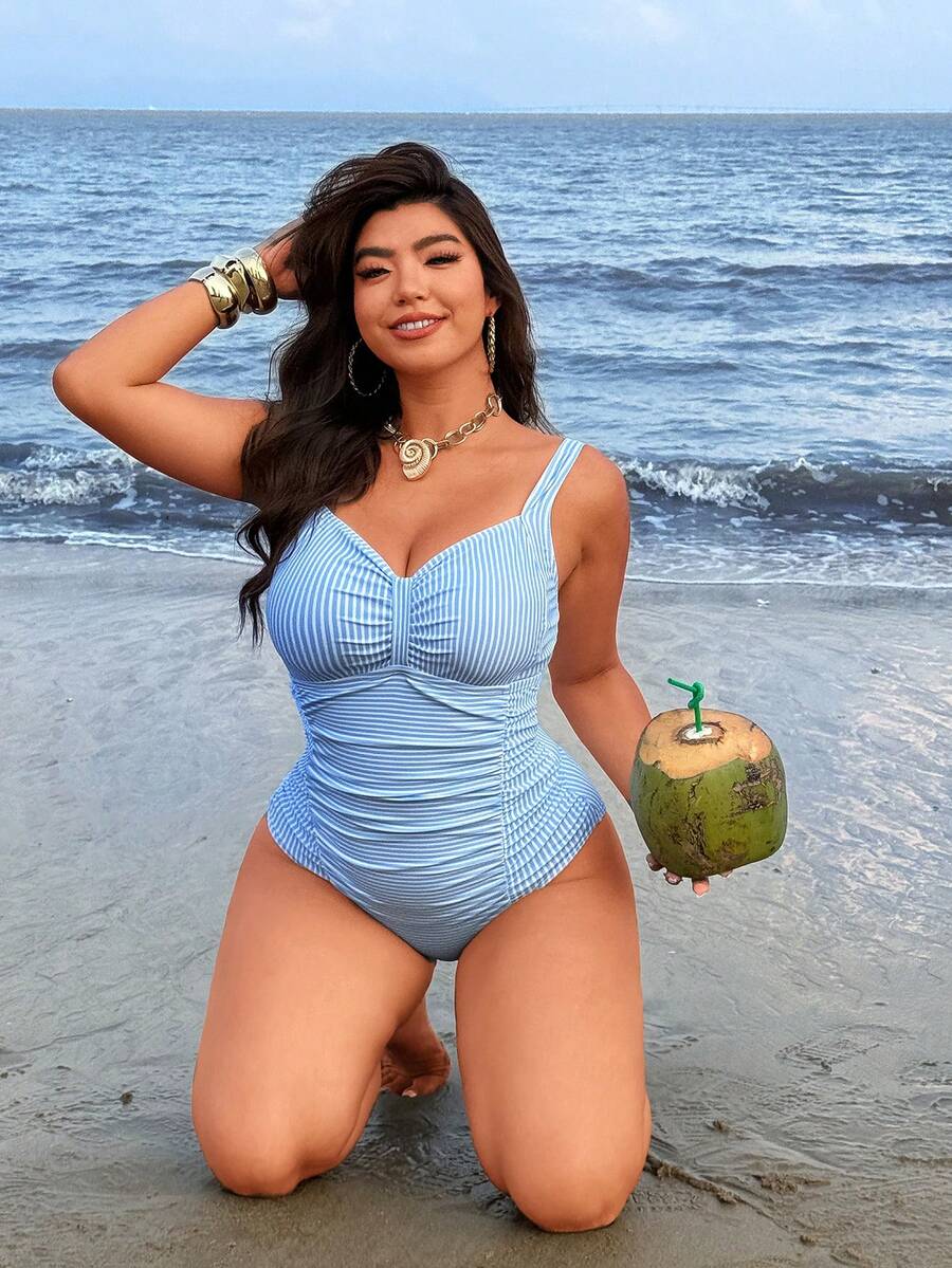 Jednobojni jednodelni kupaći kostim za žene plus size sa nabranim detaljima