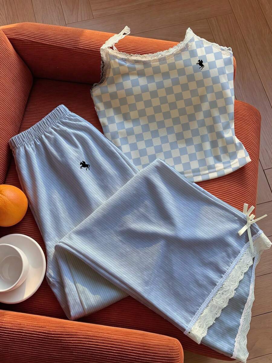 Ženski komplet  Majica sa Čipkastim Rubom i Prugaste Pantalone