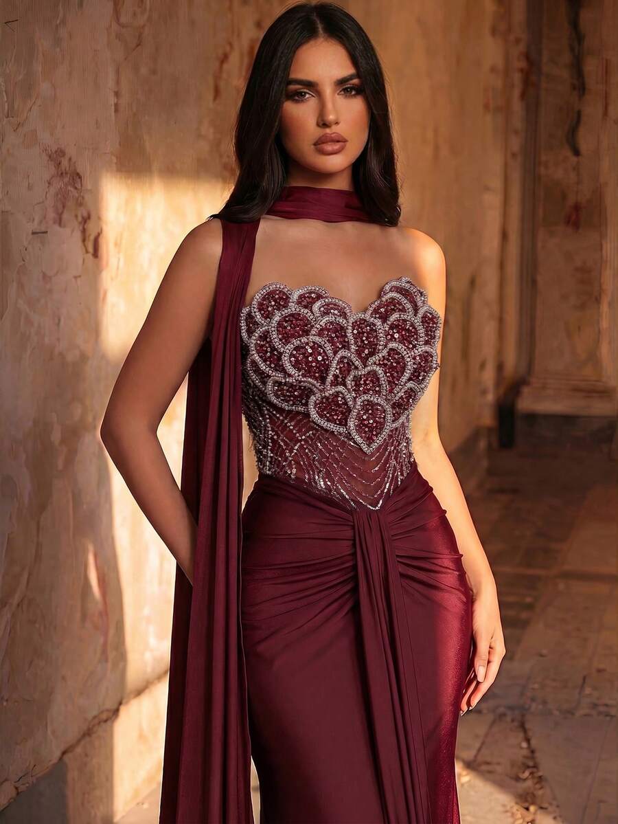 Elegantna luksuzna haljina od elastičnog materijala sa perlicama