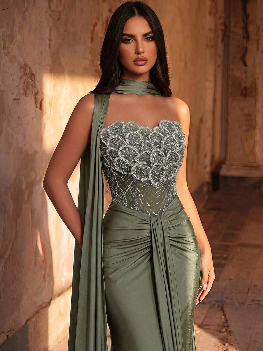 Elegantna luksuzna haljina od elastičnog materijala sa perlicama