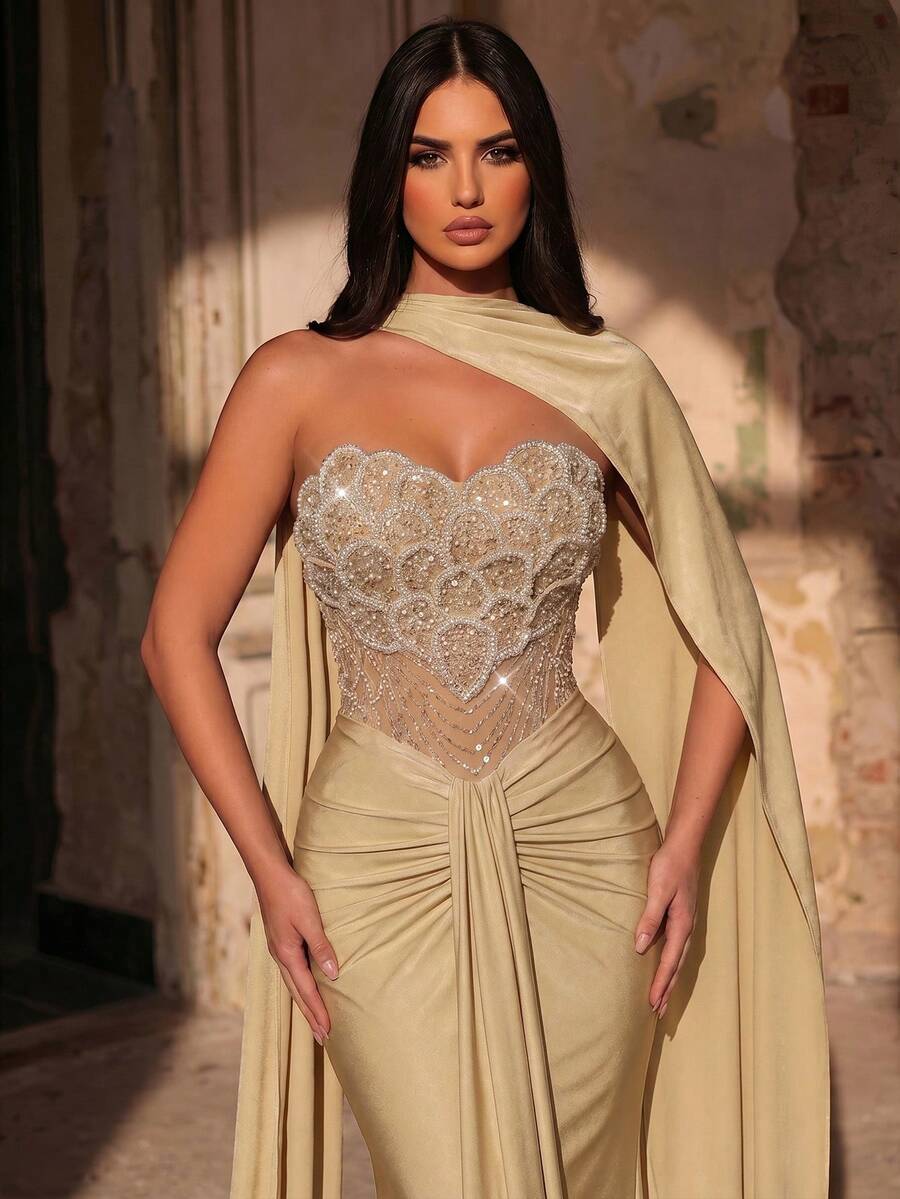 Elegantna luksuzna haljina od elastičnog materijala sa perlicama