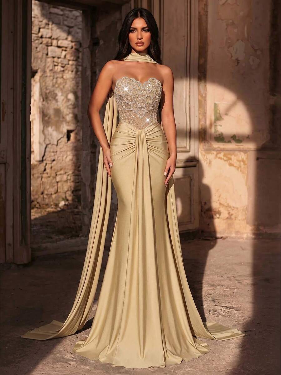 Elegantna luksuzna haljina od elastičnog materijala sa perlicama