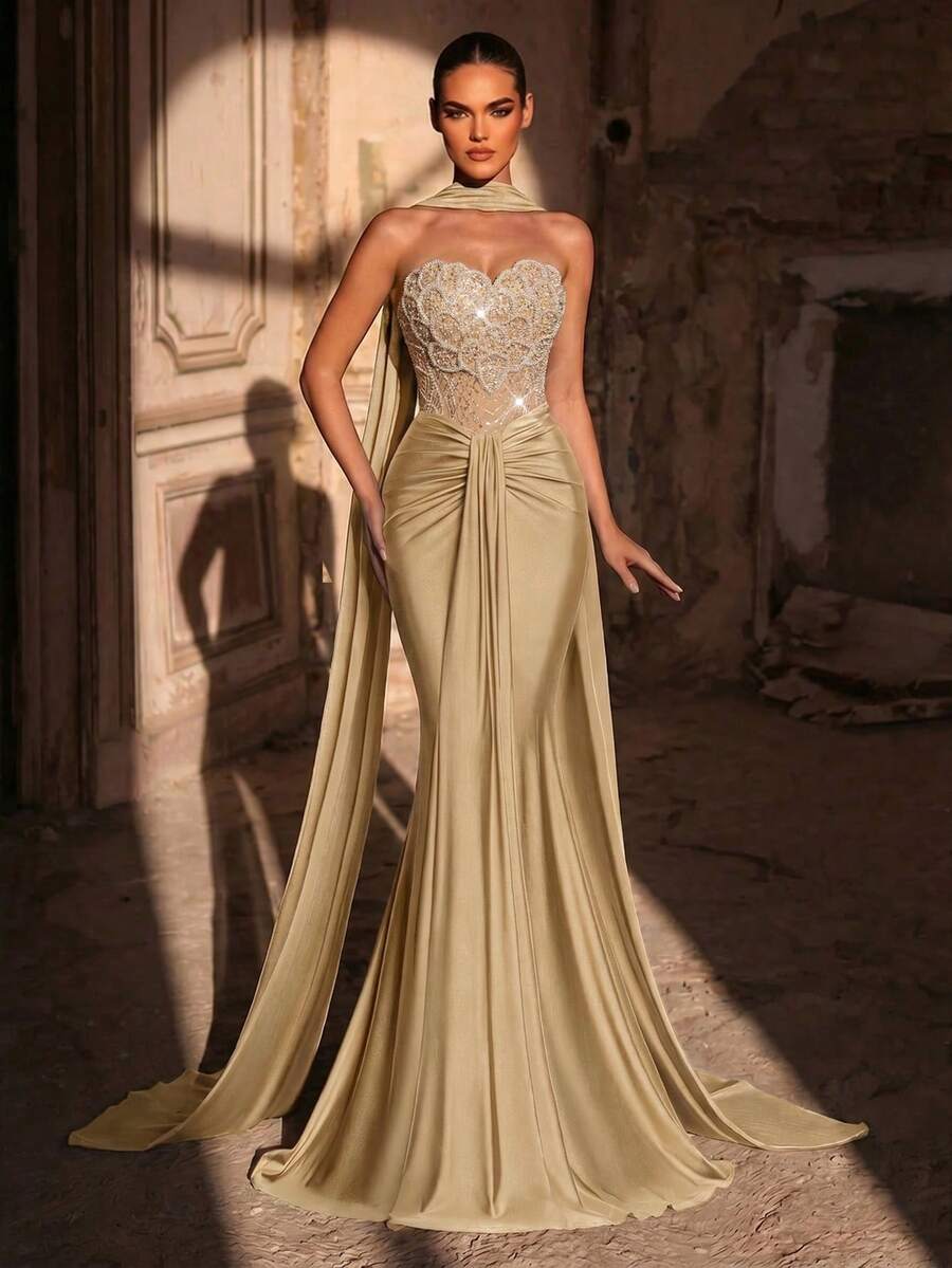 Elegantna luksuzna haljina od elastičnog materijala sa perlicama