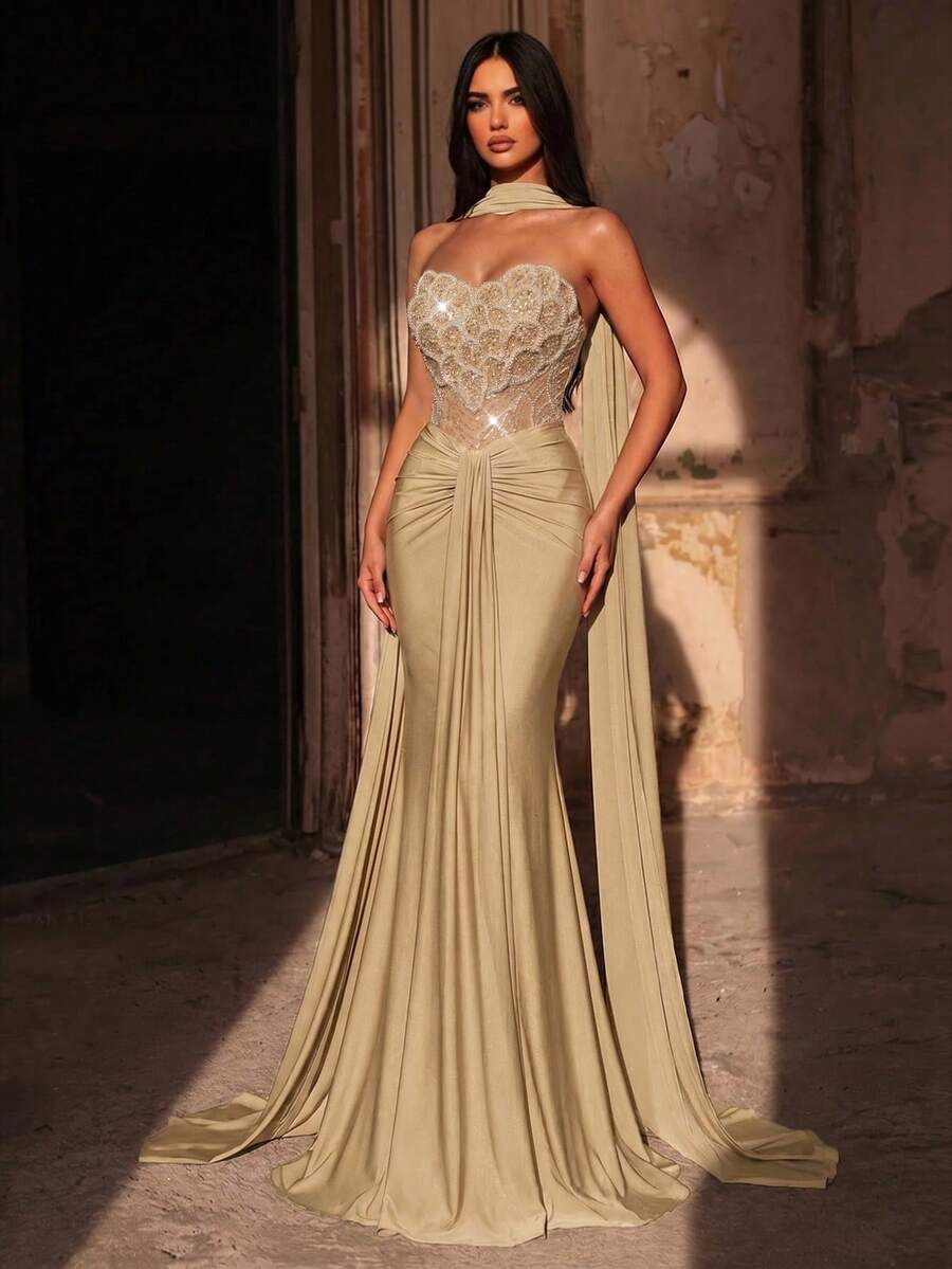 Elegantna luksuzna haljina od elastičnog materijala sa perlicama