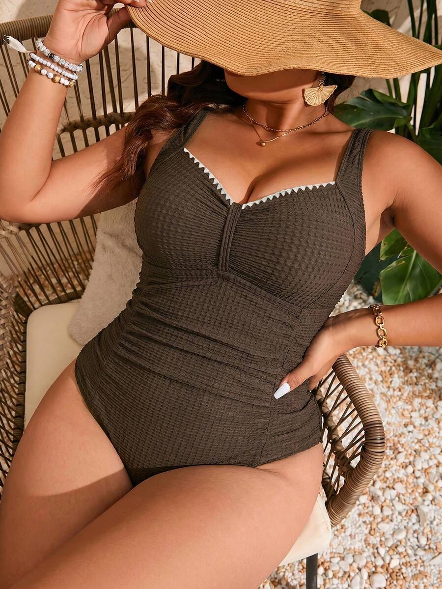 Jednobojni jednodelni kupaći kostim za žene plus size sa nabranim detaljima