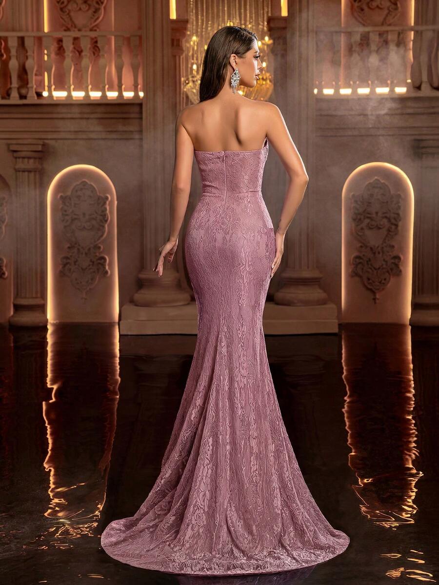 Elegantna maksi haljina od čipke bez bretela, asimetrična, sa ukrasom