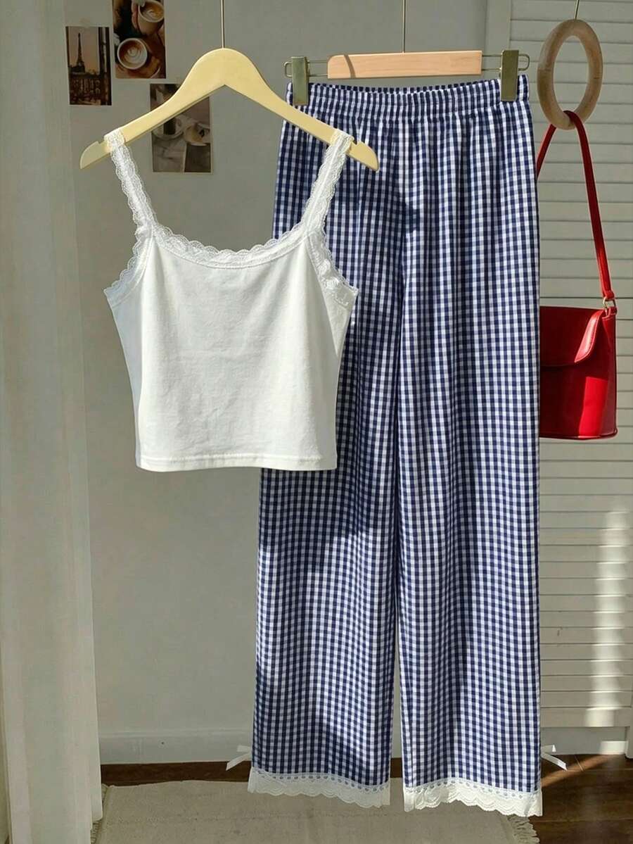 Ženski komplet  Majica sa Čipkastim Rubom i Prugaste Pantalone
