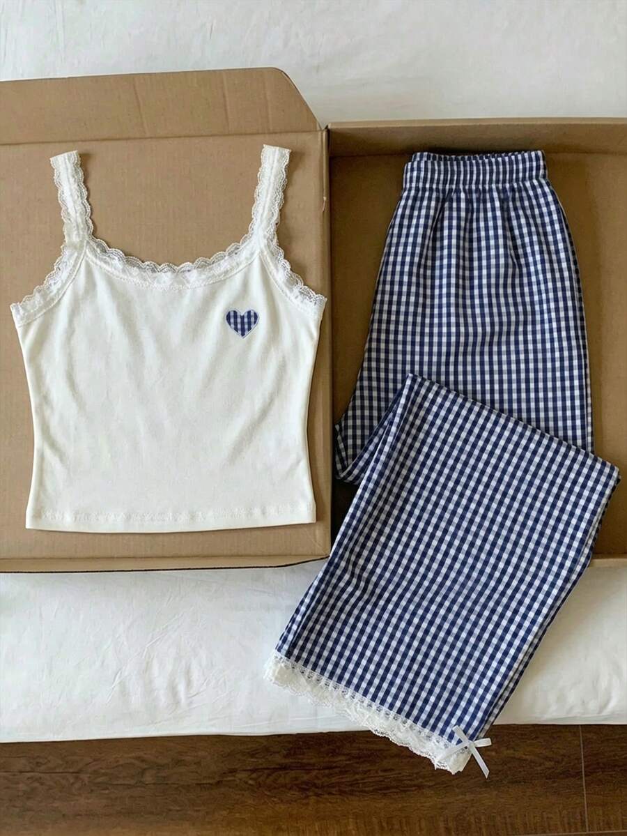 Ženski komplet  Majica sa Čipkastim Rubom i Prugaste Pantalone