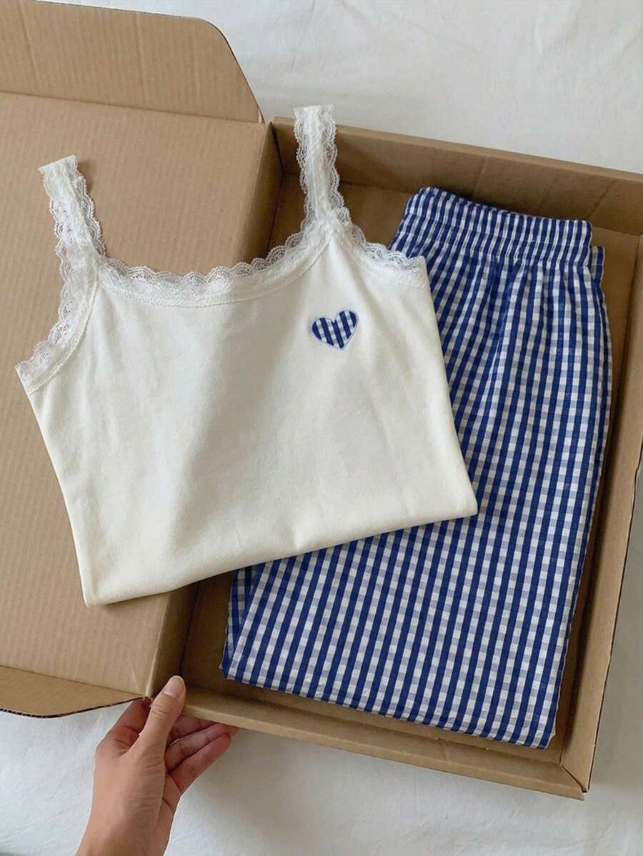Ženski komplet  Majica sa Čipkastim Rubom i Prugaste Pantalone