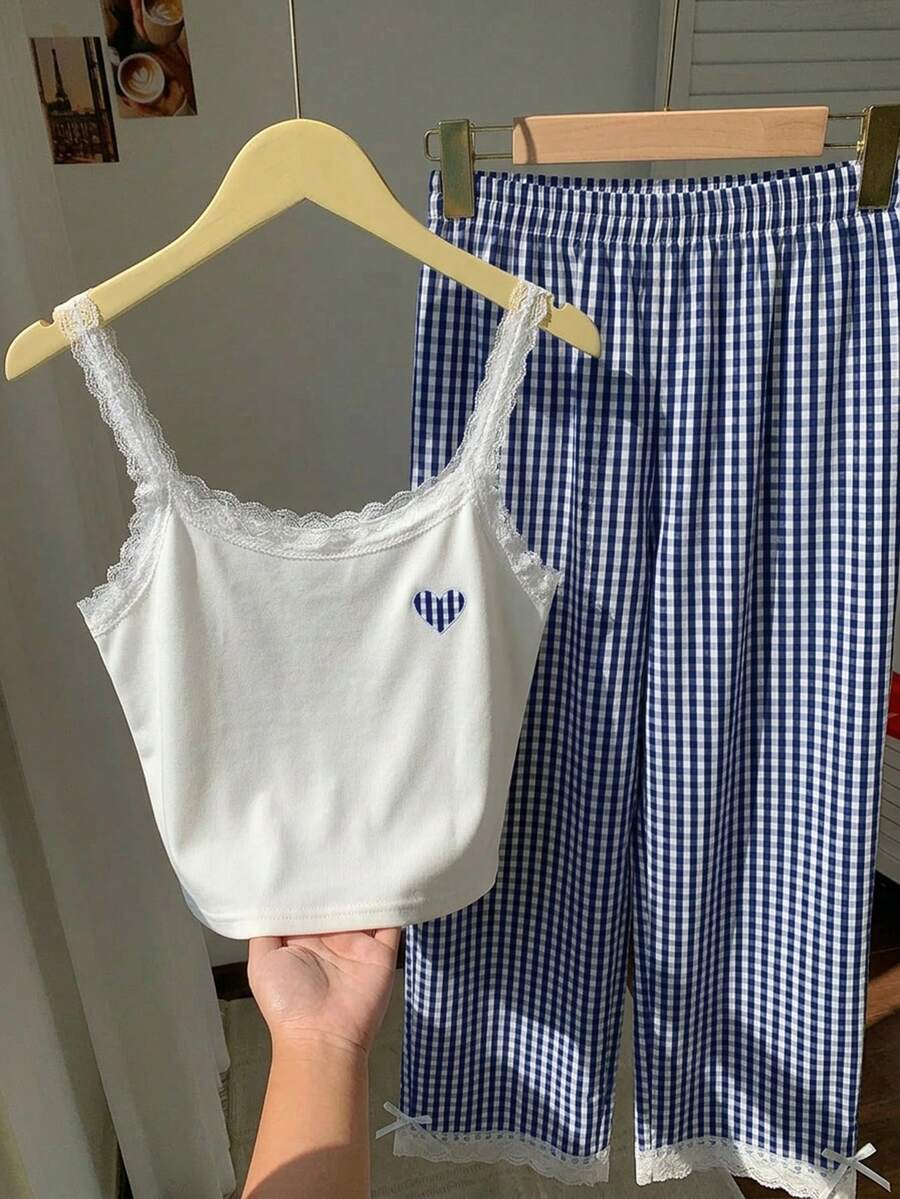 Ženski komplet  Majica sa Čipkastim Rubom i Prugaste Pantalone